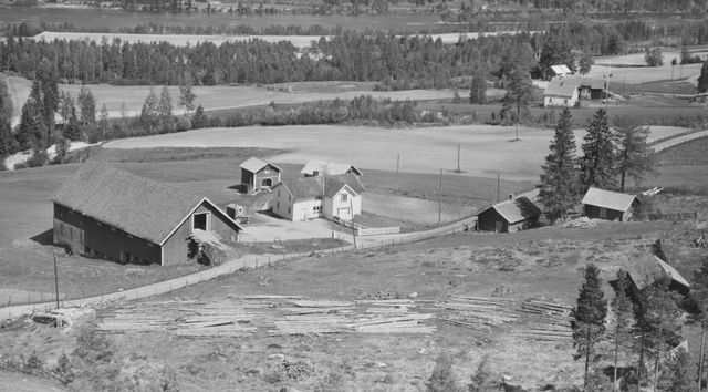 Ous 25/1 Bergesidevegen 180. Foto: Widerøe AS 1958.