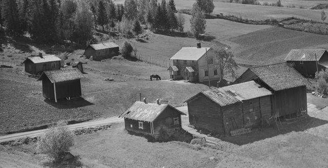 Solberg søndre 28/7 Bergesidevegen 301. Foto: Widerøe AS 1958.