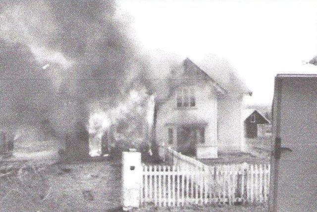 Fra brannen på Ous 25/1 den 29. april 1965. Foto: Ukjent.